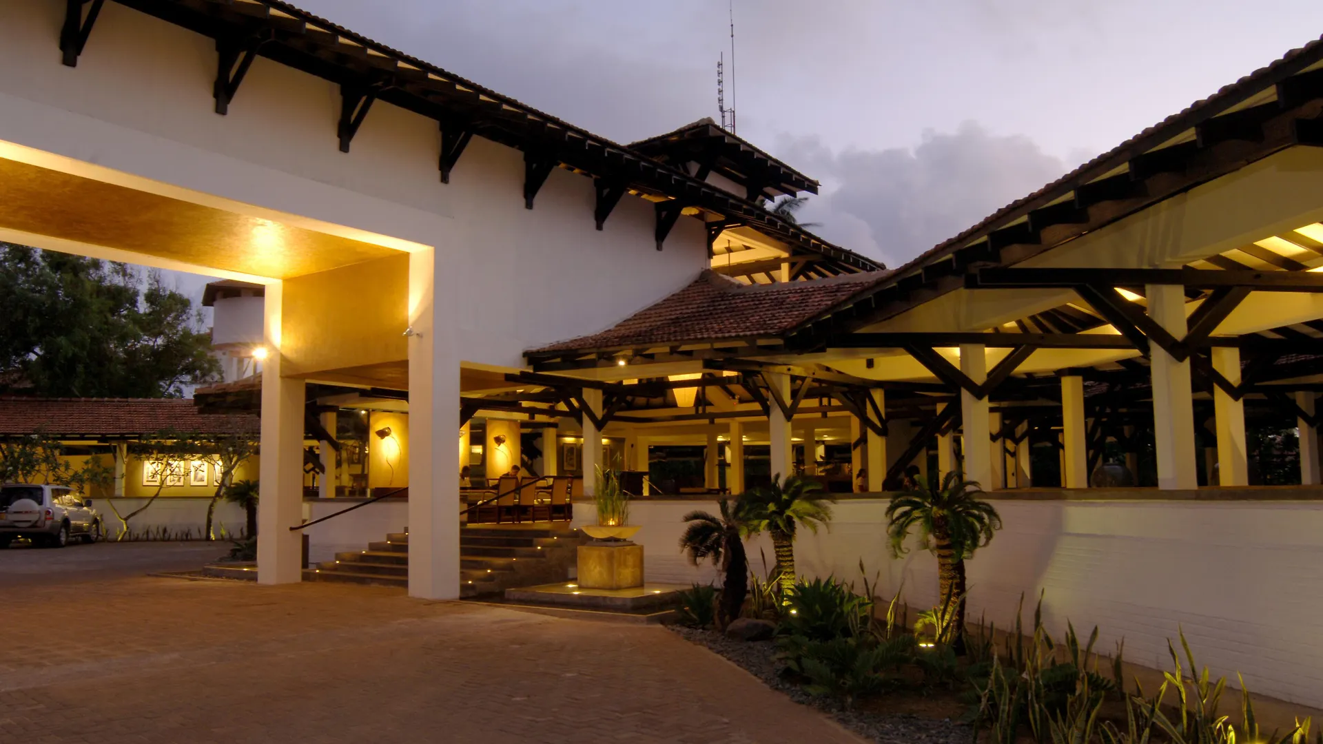 Club Hotel Dolphin Negombo 5*,  Sri Lanka
