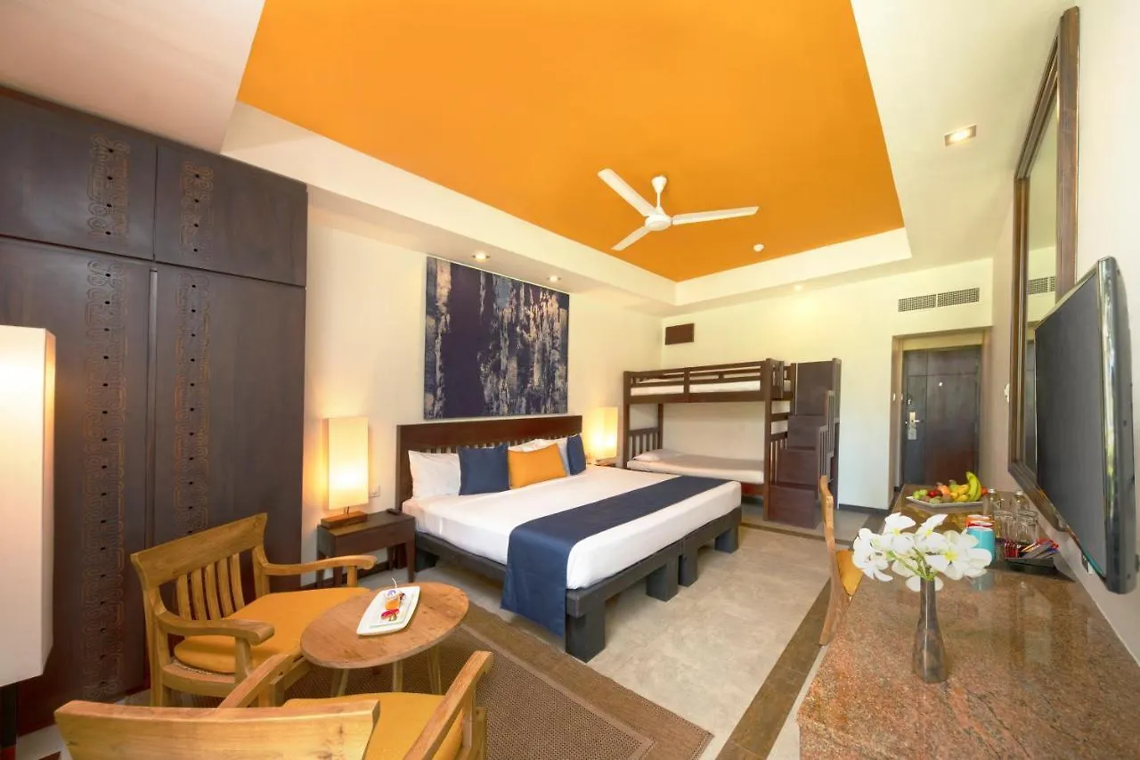 Club Hotel Dolphin Negombo