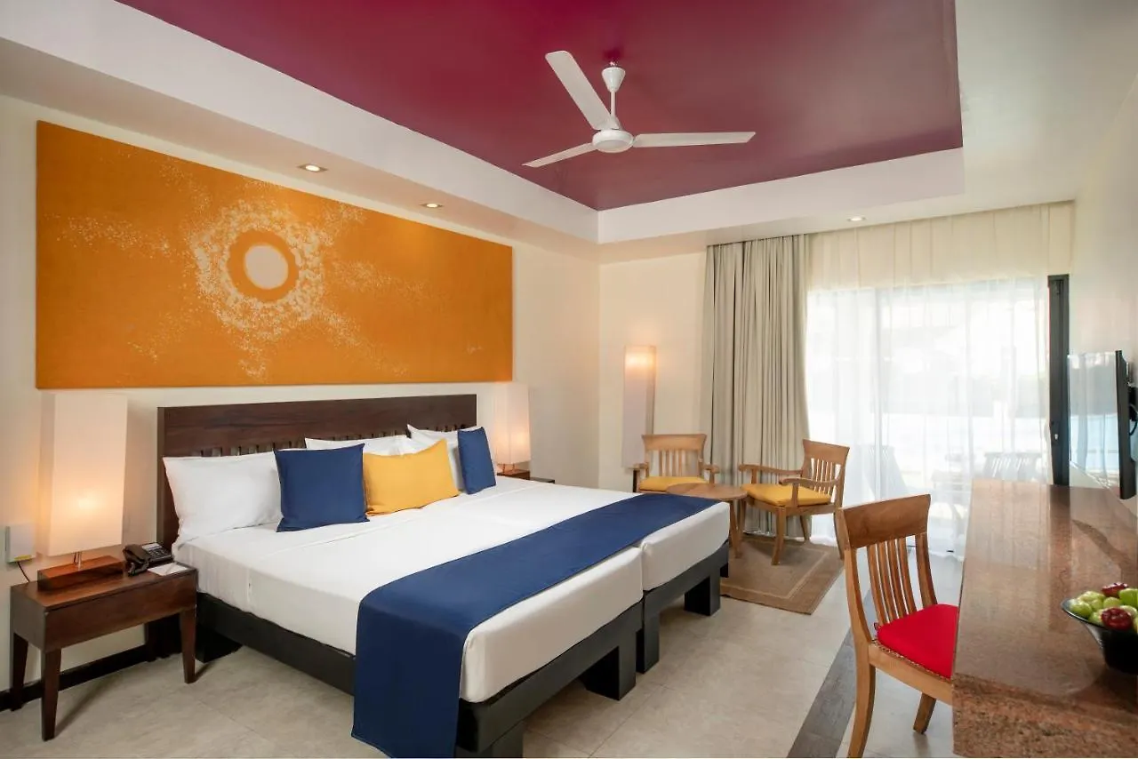Club Hotel Dolphin Negombo
