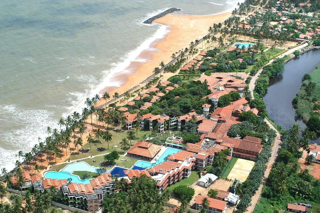 Club Hotel Dolphin Negombo