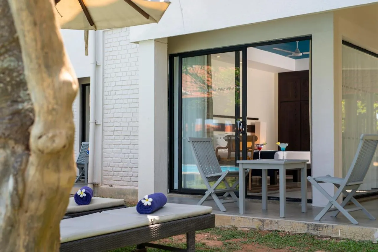 Club Hotel Dolphin Negombo