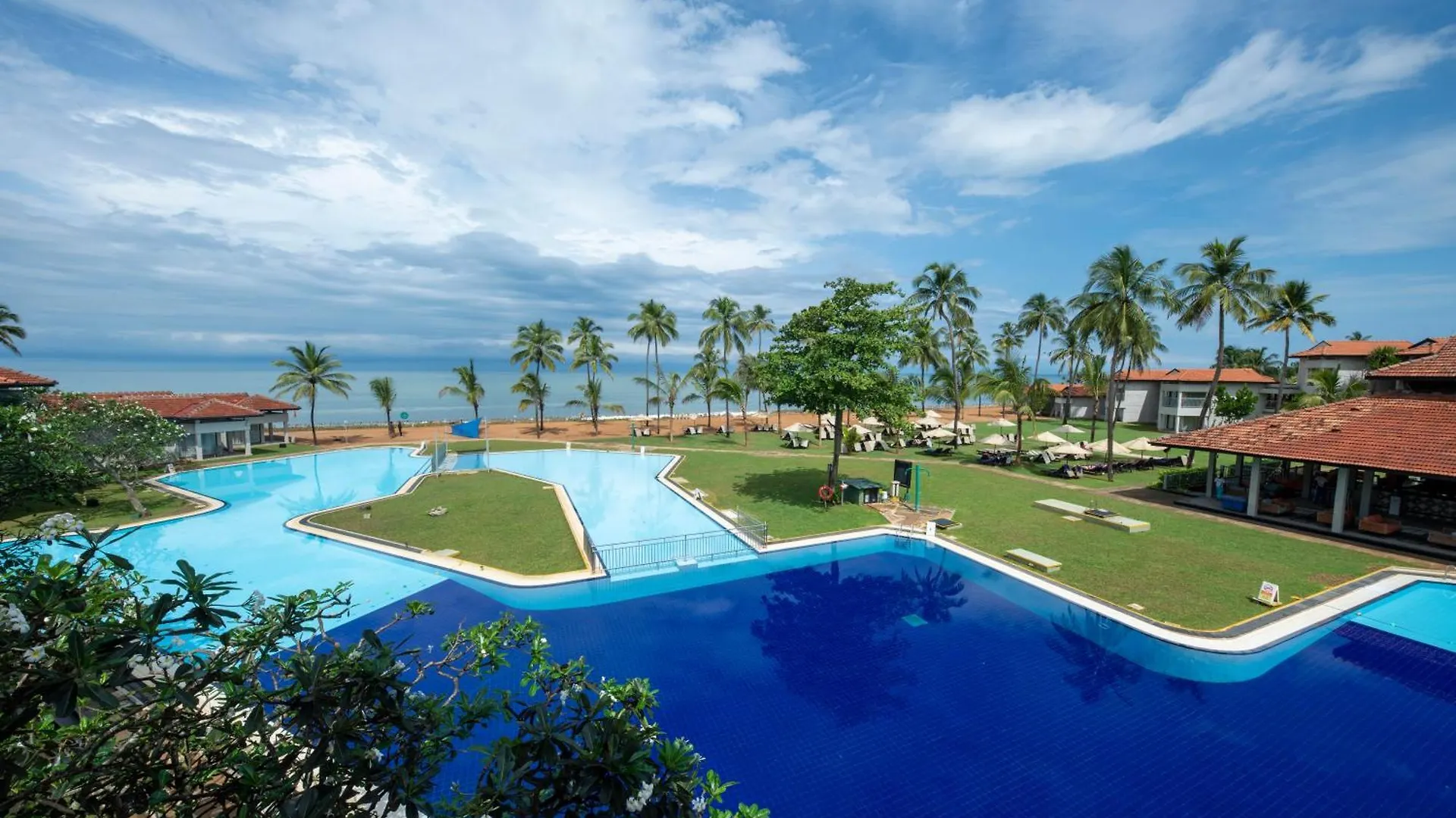 Club Hotel Dolphin Negombo Resort