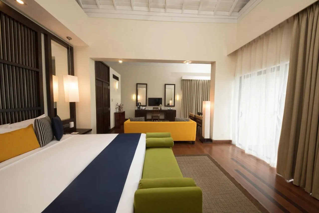 Club Hotel Dolphin Negombo 5*,