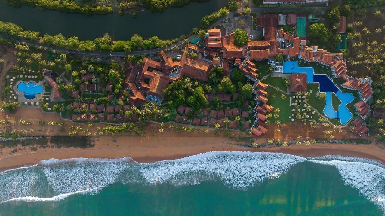 Club Hotel Dolphin Negombo