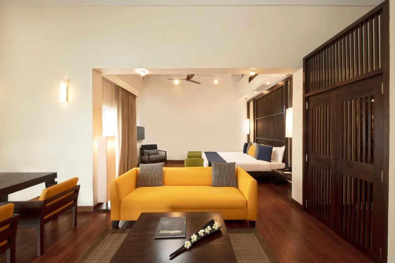 Club Hotel Dolphin Negombo 5*,