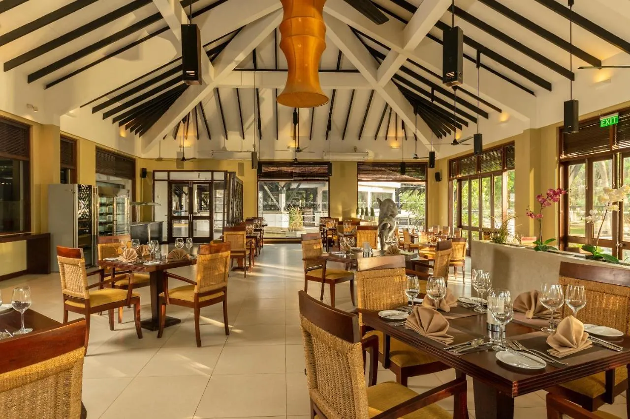 Club Hotel Dolphin Negombo